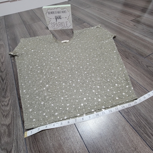✨️3 For $30✨️Pebble & Stone Sparkly Star Flowy Top (S) - Picture 8 of 9